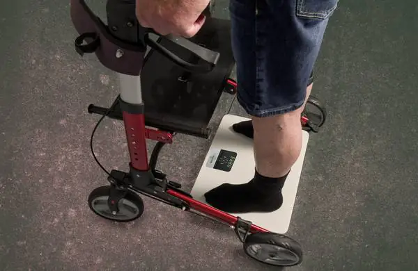 Standstabilität und Sturzprophylaxe durch Vibrationstherapie mit Marodyne LiV